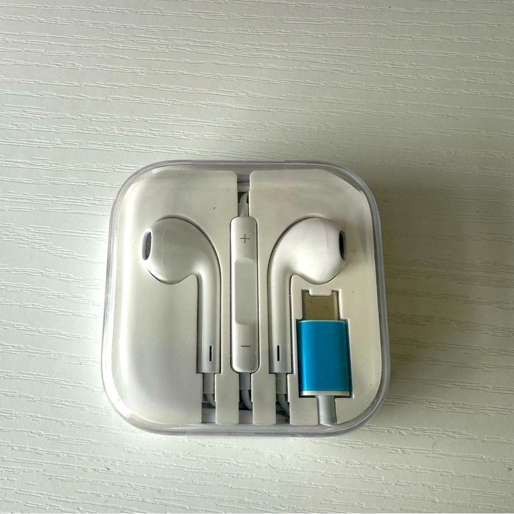 Apple plug in headphones